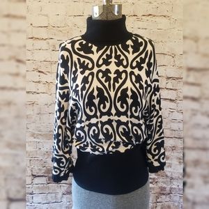 Escio Turtleneck Bell Sleeves Scalloped Sweater Medium